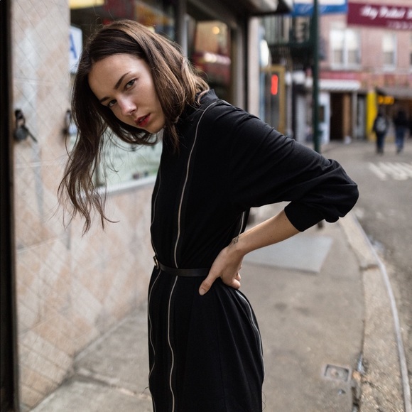 Zipper dress with pleats and cut outs - Picture 2 of 6